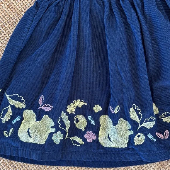 Mini Boden Navy Pinafore Skirt Dress with Embroidered Squirrel 🐿️ Details 5/6 - Picture 2 of 7